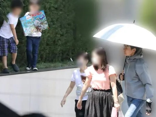 郷ひろみの孫と双子の娘の最新プロフィール比較表付き徹底解説