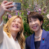 高市早苗のカツラが注目される背景と画像比較から見える変化