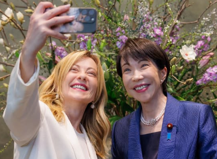 高市早苗のカツラが注目される背景と画像比較から見える変化